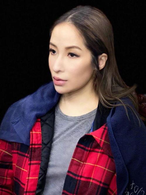 萧亚轩的家庭背景,音乐天后背后的豪门家庭故事